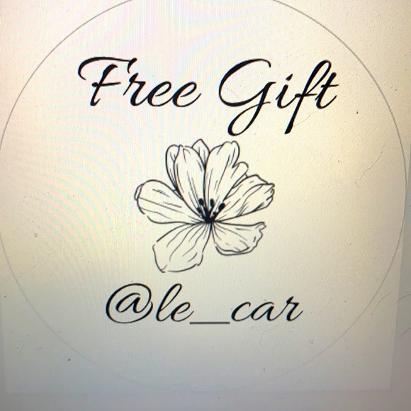 100 CUSTOM Free Gift stickers with your closet name- Lily flower - Picture 1 of 3